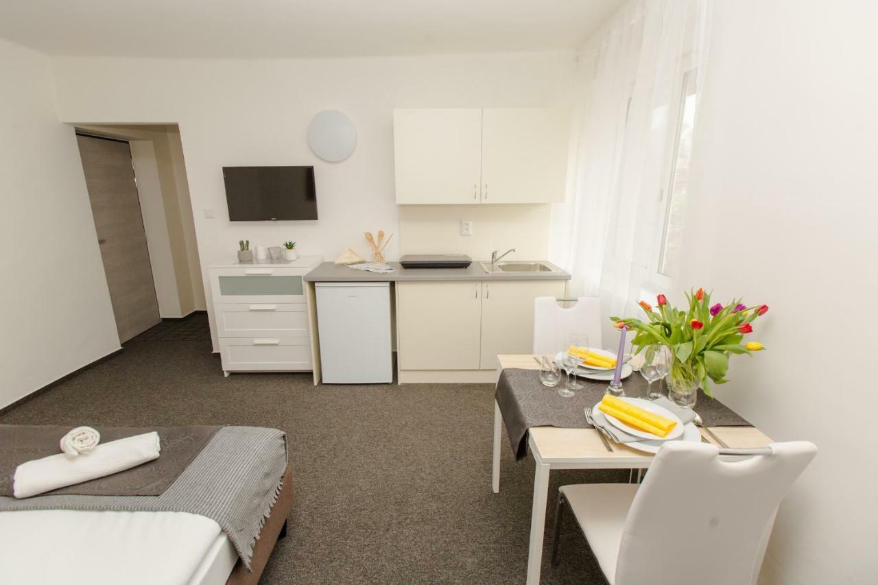 Hotel Blue Apartment Pressburg Exterior foto